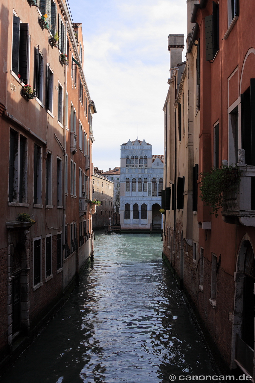 Venedig - Gasse am Canal Grande