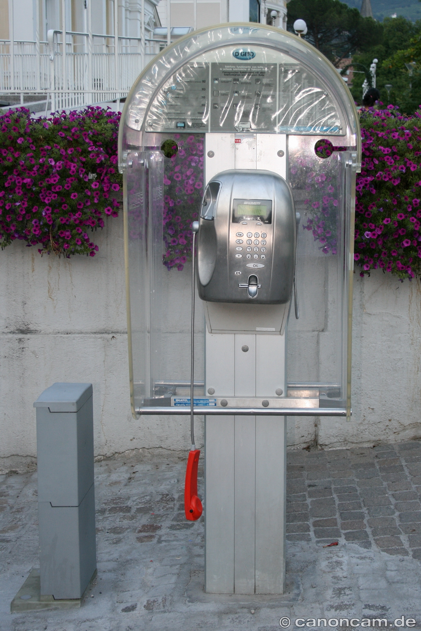 Telefonzelle in Meran