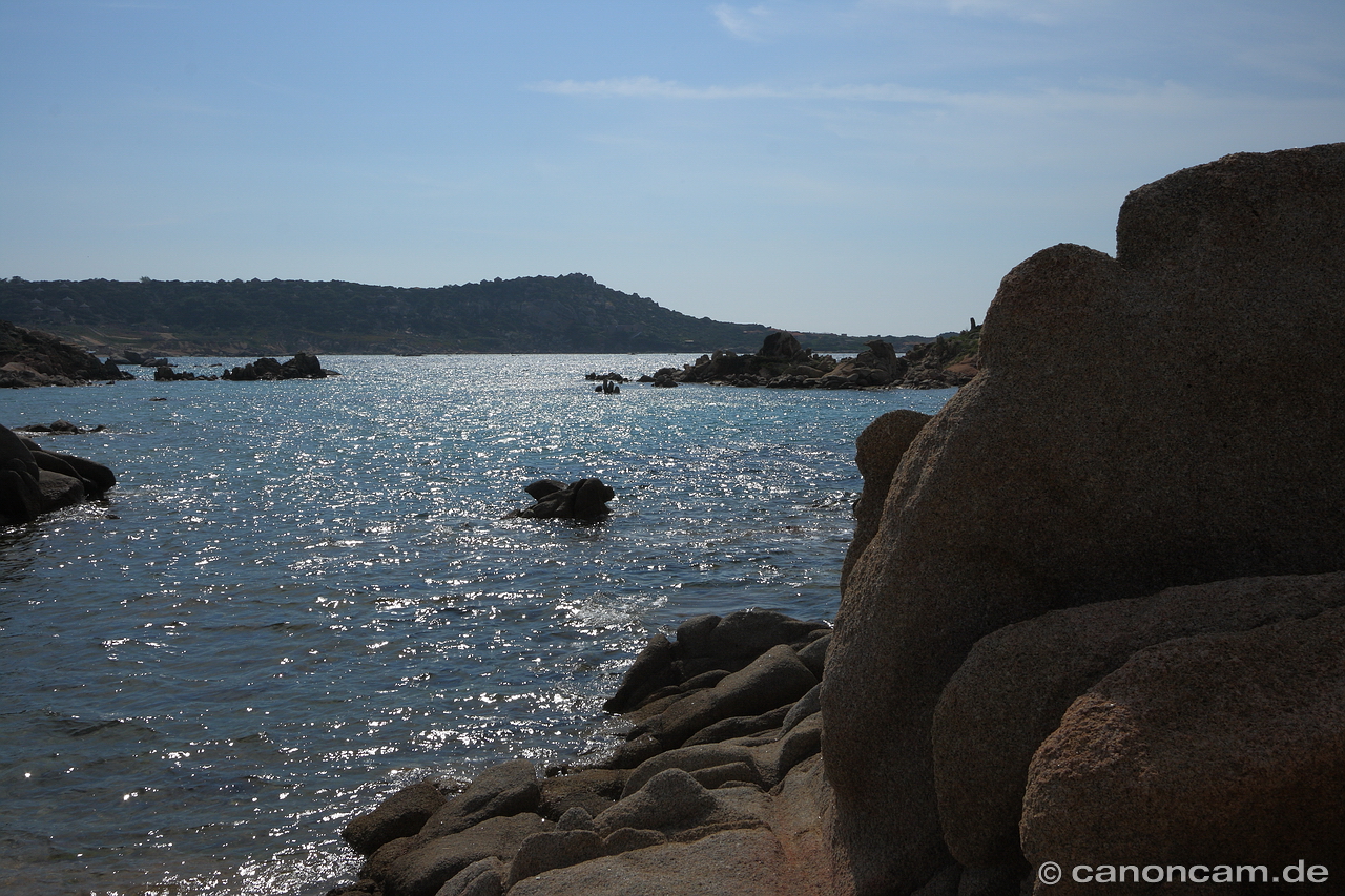 Zwischen Felsen am Meer