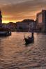 Venedig - Gondel auf dem Canal Grande im Sonnenuntergang - HDR